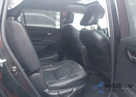 2022 Toyota Highlander Xle z USA, uszkodzony, nr VIN 5TDGZRAH1NS111450